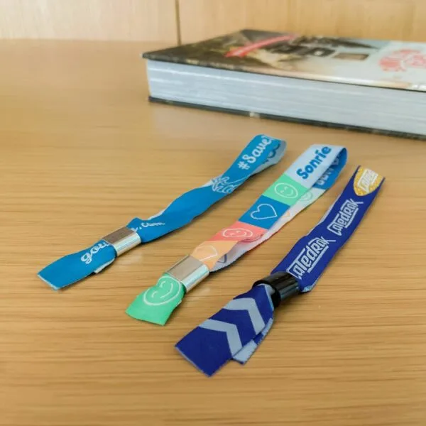 Pulseras de tela personalizadas con logo impreso