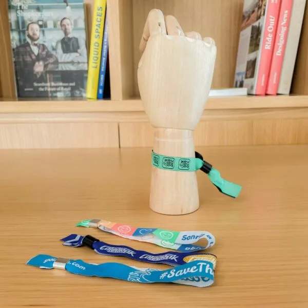 Pulseras de tela personalizadas con cierre ajustable