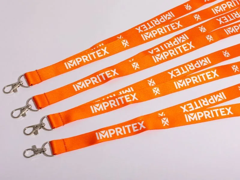 4 lanyards personalizados color naranja con el nombre de la empresa IMPRITEX