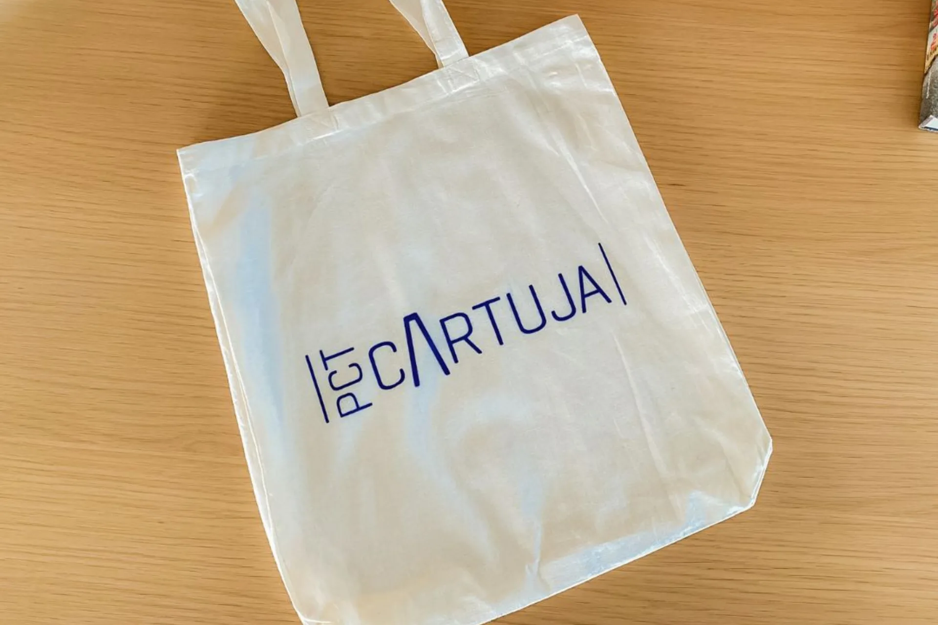 Bolsa de tela personalizada con el nombre de la empresa PCT Cartuja