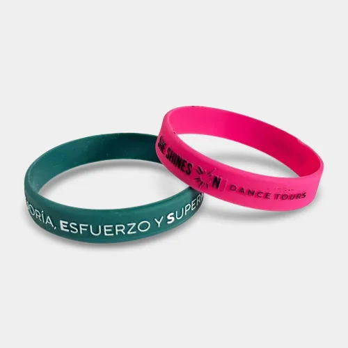 Dos pulseras de silicona personalizadas por Wyapromo