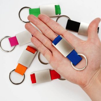 Llaveros personalizados con logo grabado