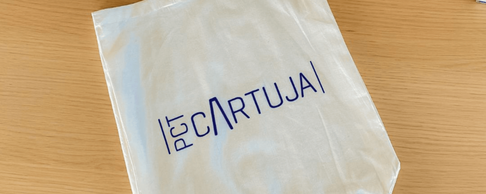 Bolsa de tela personalizada con el nombre de la empresa PCT Cartuja